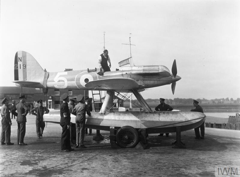 © IWM CH 13592 / H.R.H. THE DUKE OF GLOUCESTER VISITS R.A.A.F. SQUADRON. IWM Non-Commercial Licence.