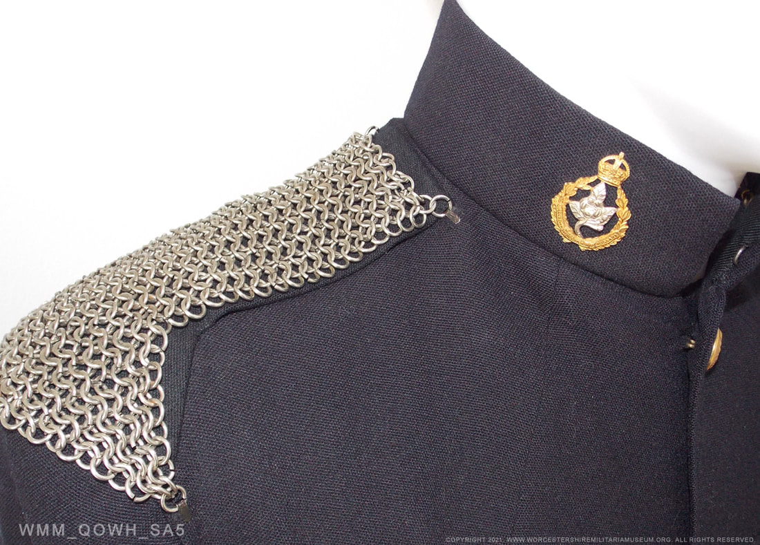 Worcester Hussars chainmail epaulettes. Collar dogs
