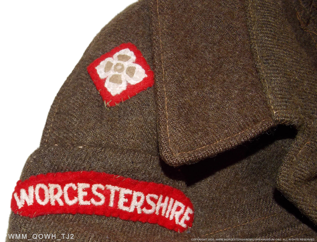 Worcester Regiment shoulder title,  Second Lieutenant